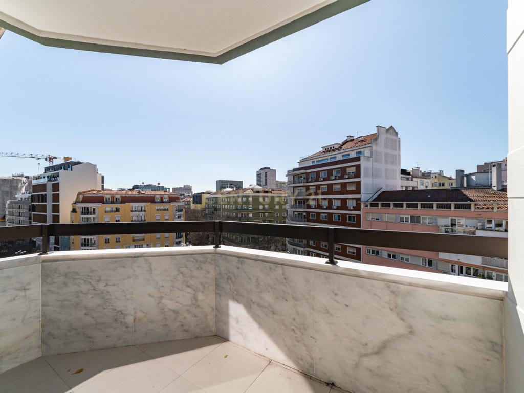 Luxuoso apartamento T4 em Lisboa com Vista e Acabamentos de Alta Qualidade - Image 10